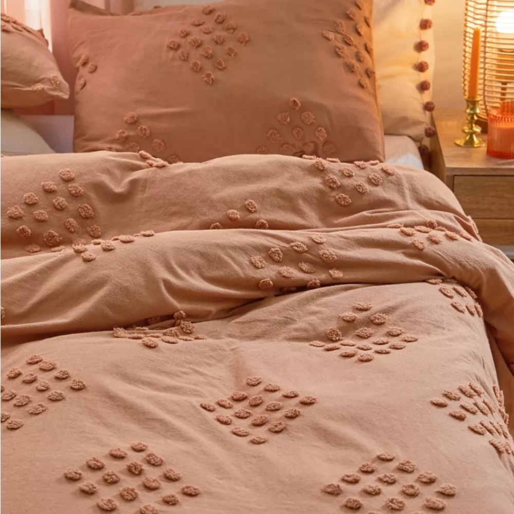 NEW Urban Outfitters Tufted Geo Duvet & Shams - White & Black